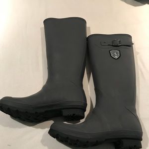 Rubber rain boots